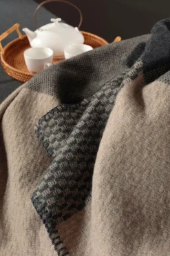 Plaids|Plaids><noscript><img width=