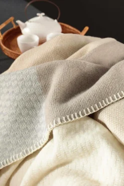 Plaids|Plaids><noscript><img width=