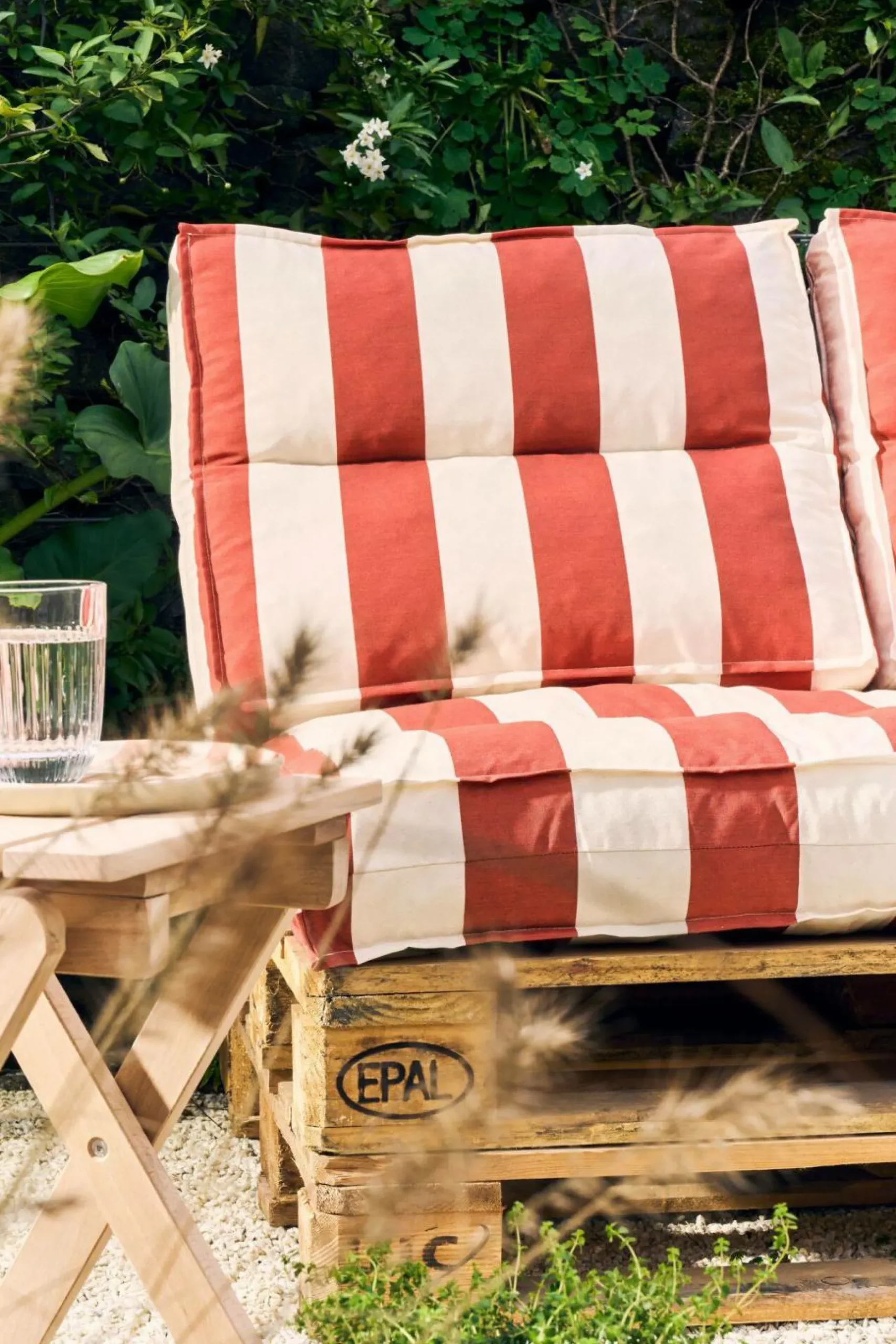 Poufs, Poires Et Coussins De Sol|Poufs, Poires Et Coussins De Sol>Camif Coussin matelas palette recyclé Heva - Rayure Rouge